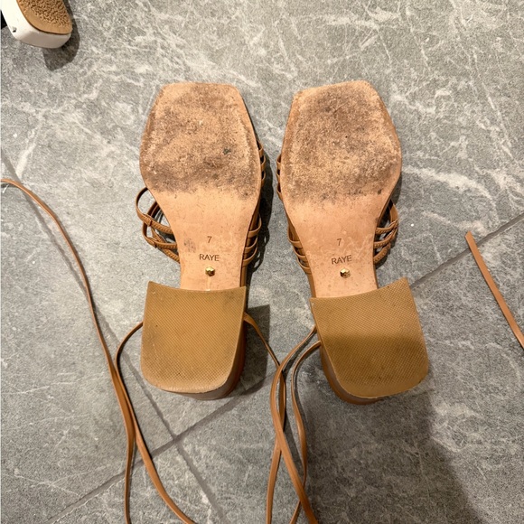 Brown Raye Lace Heel - Picture 3 of 3